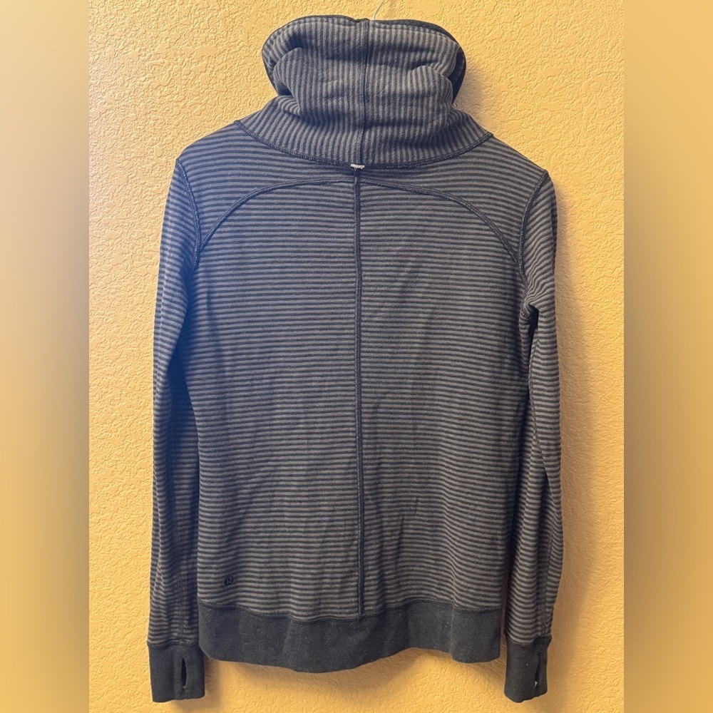 lululemon athletica Reversible Pullover Grey S - Picture 7 of 8
